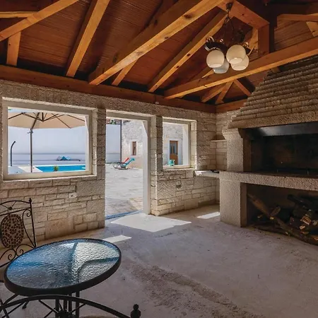 5 Bedroom Gorgeous In Ferienhaus