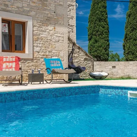 5 Bedroom Gorgeous In Holiday home *