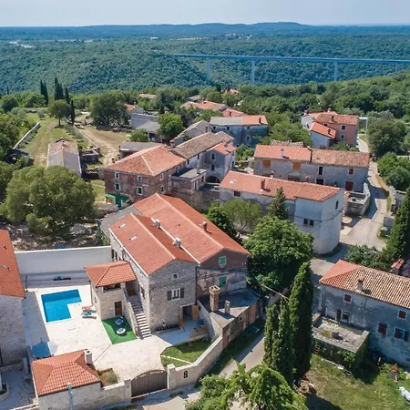 5 Bedroom Gorgeous In Holiday home *