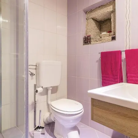 5 Bedroom Gorgeous In Korenici