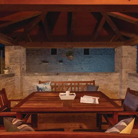 5 Bedroom Gorgeous In Holiday home Korenici