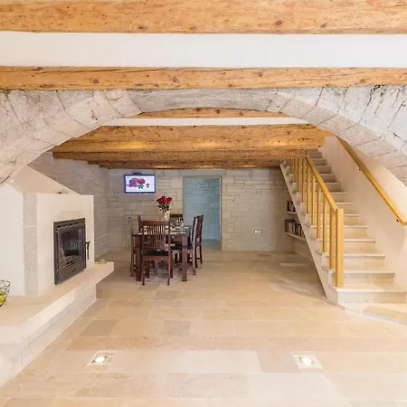 5 Bedroom Gorgeous In
