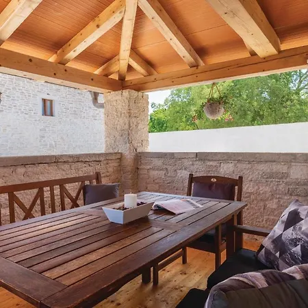5 Bedroom Gorgeous In Holiday home Korenici