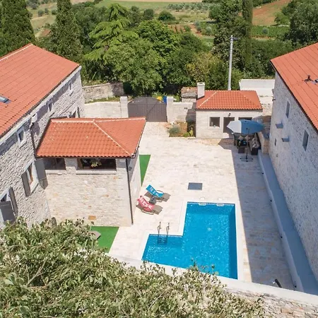Holiday home 5 Bedroom Gorgeous In *