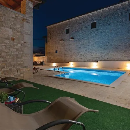 5 Bedroom Gorgeous In * Korenici
