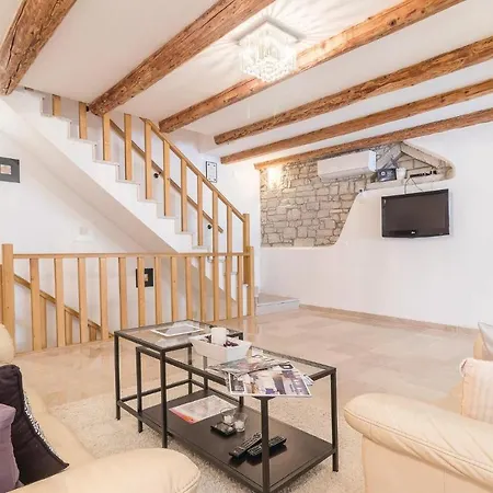 5 Bedroom Gorgeous In Holiday home