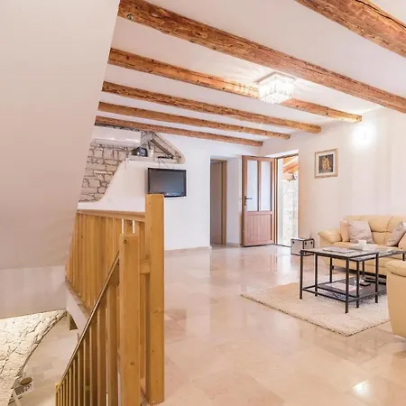 5 Bedroom Gorgeous In Holiday home *