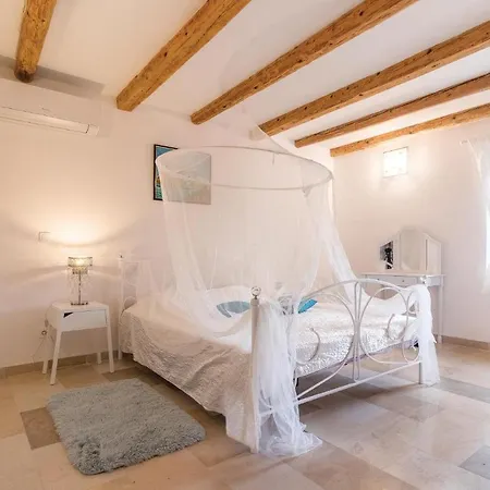 Holiday home 5 Bedroom Gorgeous In *