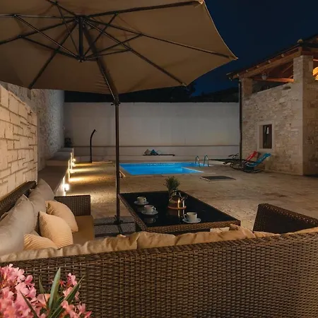 5 Bedroom Gorgeous In Holiday home